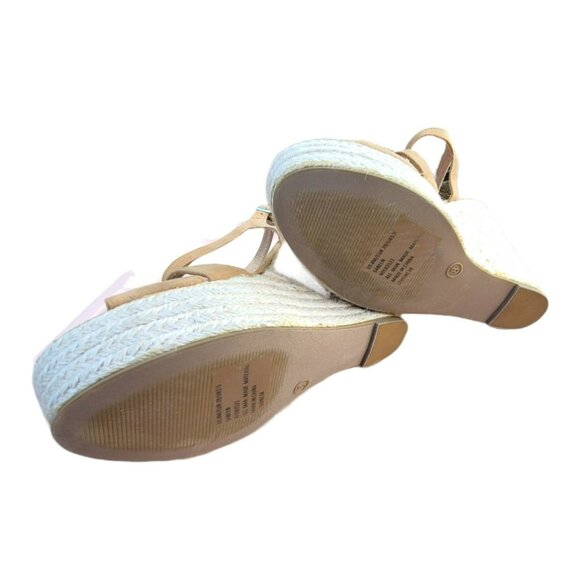 Beige Suede Platform Sandals Heels Wedges XOXO Sabeen Sand Neutral Size 8 LH8228 - Picture 8 of 8